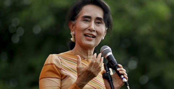 Nobel ödüllü Aung Arakan’da tecavüze uğradığını söyleyen Müslümanları yalancılıkla suçluyor