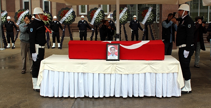 Diyarbakır şehitleri Ahmet Çiftaslan ve Cengiz Erdur için veda töreni