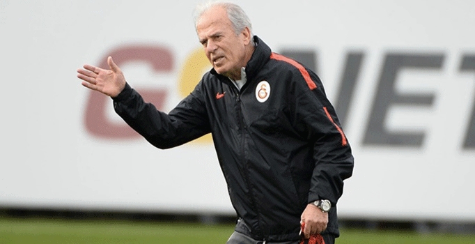 Mustafa Denizli: Daha saldırgan Galatasaray istiyorum