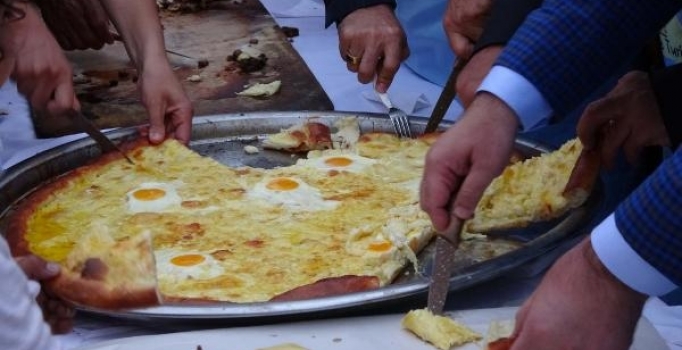 Rize'de pide festivalinde 3 bin pide 3 dakikada tükendi