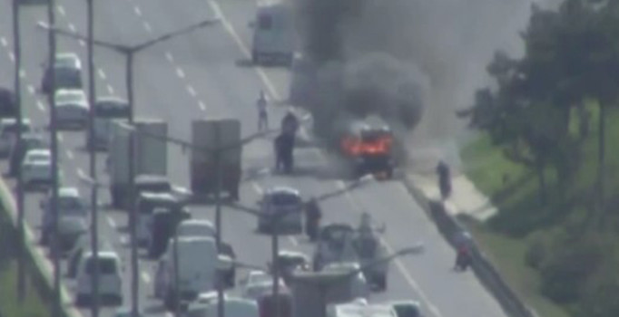 TEM otoyolunda araç yangını | Son dakika haberleri