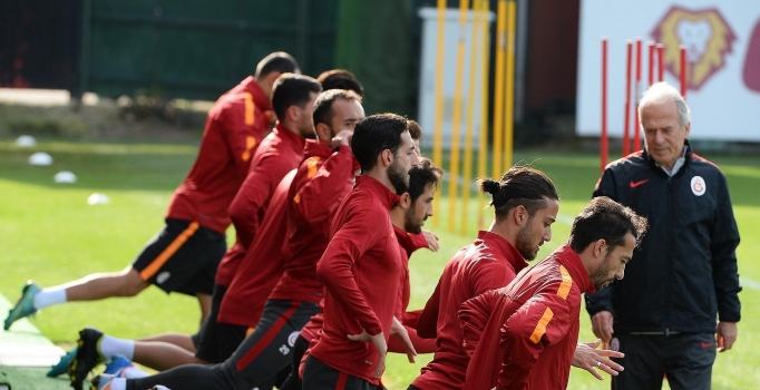 Mustafa Denizli: Galatasaray'ı şampiyonlar şampiyonu yapacağım