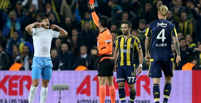 Fenerbahçe Trabzonspor derbisinde ağlatan kırmızı kart