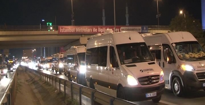 Servisçiler D-100 Karayolu'nda eylem yaptı