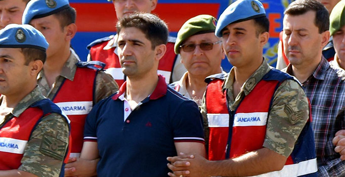 FETÖ'cü astsubay mahkeme başkanını isyan ettirdi: Haddini bil