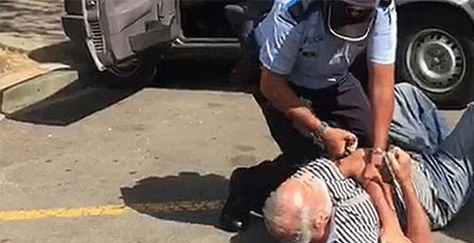 Sınır'da skandal olay:  Rum polisi Türk vatandaşını dövdü