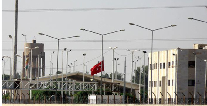 Talebyad'da ABD ve YPG bayrakları kaldırıldı