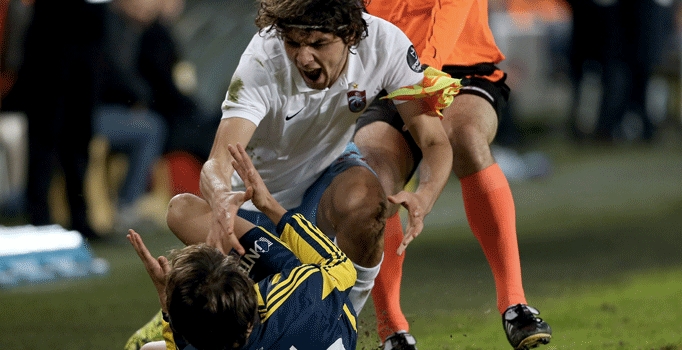 Fenerbahçe Trabzonspor derbisinde gergin anlar