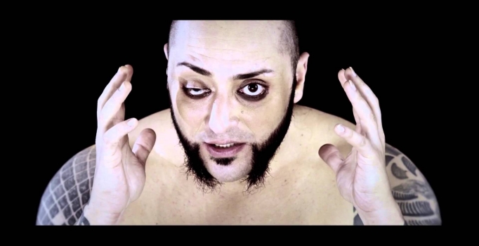 Hayko Cepkin'e 1000 liralık 'kafa attın' cezası