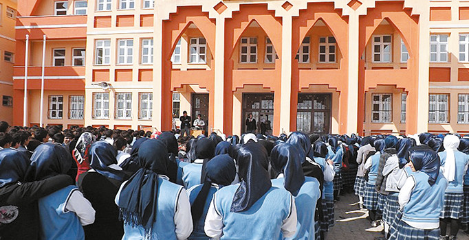 İmam Hatip Liselerine sosyal medya dersi: İnternete fazla girme kötü sözleri rt etme