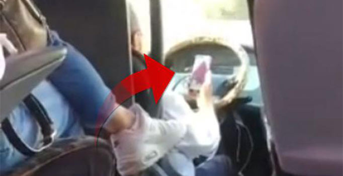 Şoför koltuğunda cep telefonuyla görüntülü konuşan Metro Turizm çalışanı işten çıkarıldı