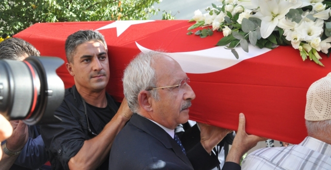 Türkiye'nin ilk kadın bakanı Türkan Akyol, son yolculuğuna uğurlandı 