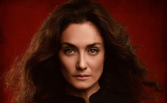 Başak Köklükaya 6 yıl aradan sonra oyunculuğa döndü!