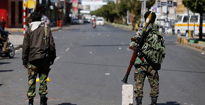 Husiler Sudan'lı askerleri esir aldı