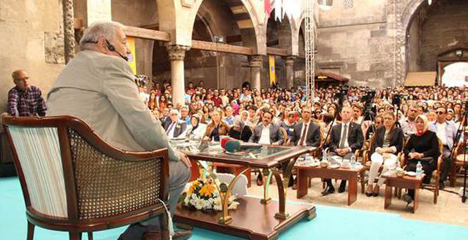 İlber Ortaylı: Türkiyeli diye bir ırk yoktur. Türk vardır