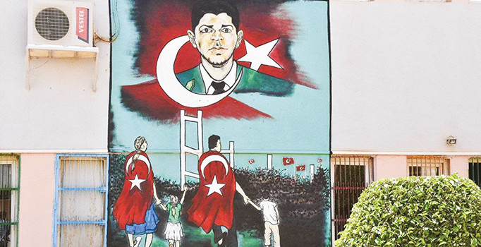 FETÖ izini kahraman sildi