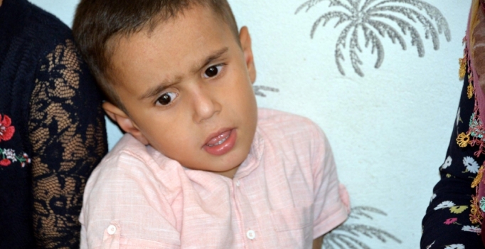 Küçük Ernes'in işitme cihazını çaldılar