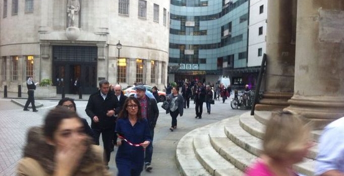 Londra'da bomba paniği: BBC binası tahliye edildi
