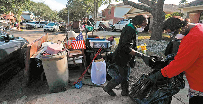 Petrol varil fiyatları  kasırgalara teslim