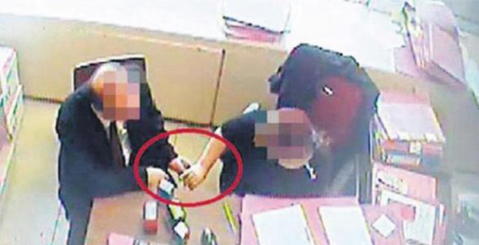 Rüşvet alırken yakalanan icra müdürlüğü çalışanlarına 12 yıl hapis istendi