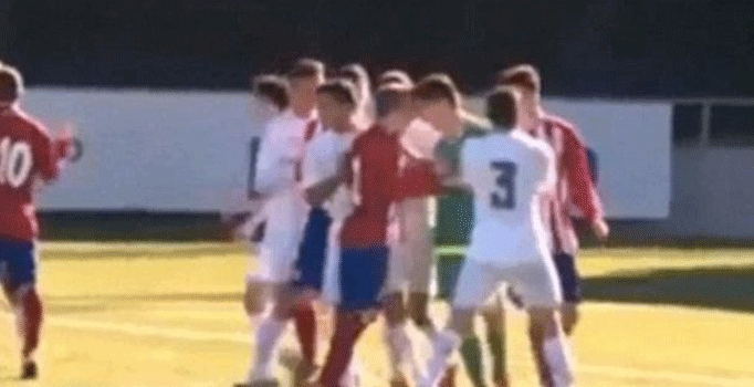 Zidane'ın oğlu rakibine kafa attı