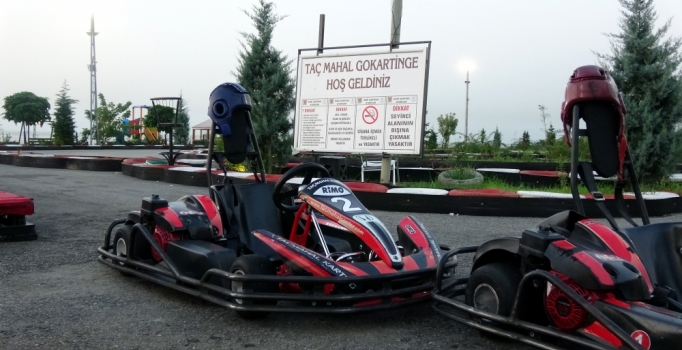 Go-kart aracına şalı dolanan genç kız ölümden döndü