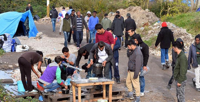 Fransa’da sığınmacıların yüzme havuzuna girişi yasaklandı