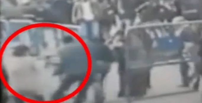 Sur'da polise saldıran kadın öldürüldü - Çatışma anı kamerada
