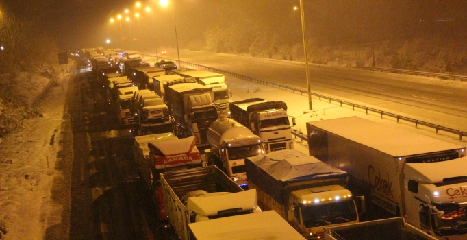 TEM otoyolu Ankara yönü ulaşıma kapandı
