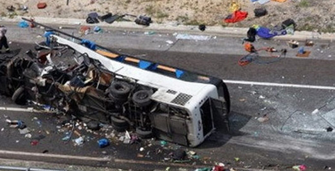 İran'da otobüs devrildi: 11 kişi öldü 28 kişi yaralandı