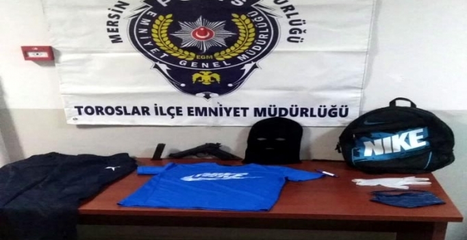 Mersin’de 'Wanted' yakalandı