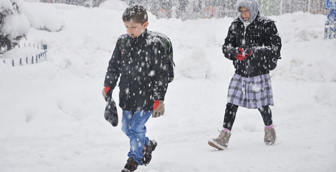 Ankara'da okullar tatilmi? 2016 ilk karı Başkent'e düştü! Ankara valiliği açıklama yaptı mı?