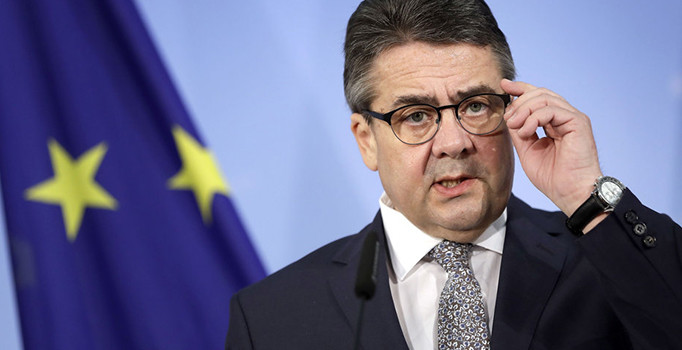 Sigmar Gabriel, Merkel'i geçti