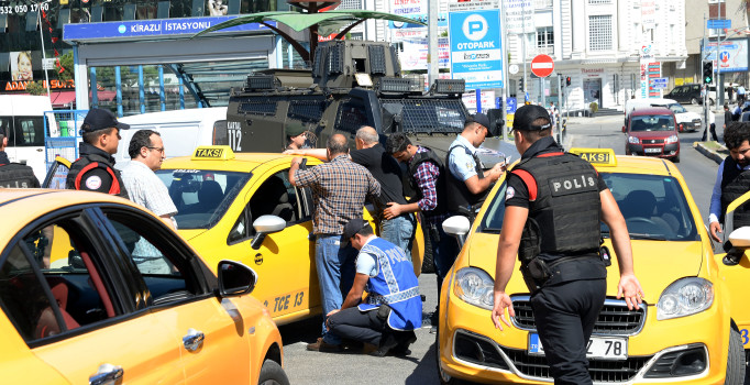 İstanbul'da 300 ekipler taksi ve minibüslere dev operasyon