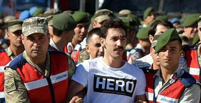 "Hero" tişörtü giyen suikast sanığından "güldüm" savunması