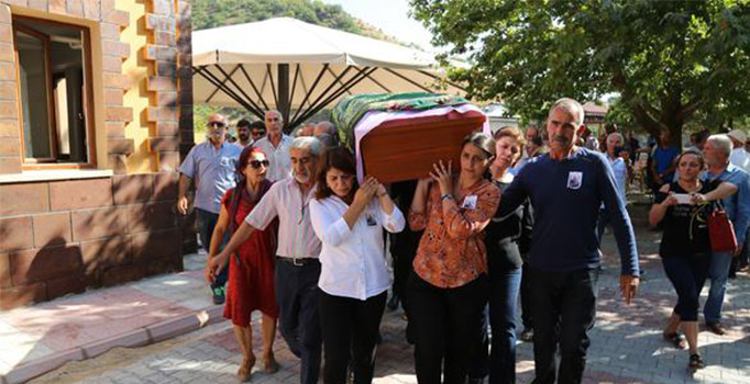 HDP'li Tuğluk'un annesinin cenazesi Tunceli'de toprağa verildi