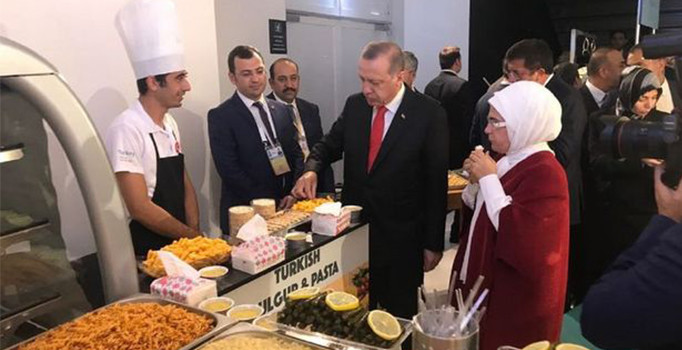 Cumhurbaşkanı Erdoğan bulgurdan yapılan bisküviyi çok beğendi
