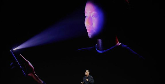 Apple, iPhone'un tanıtımında yaşananlar için personelini suçladı