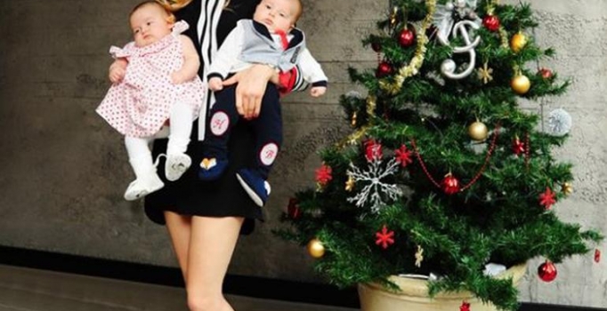 Wilma Elles ikizleriyle kamera karşısına geçti