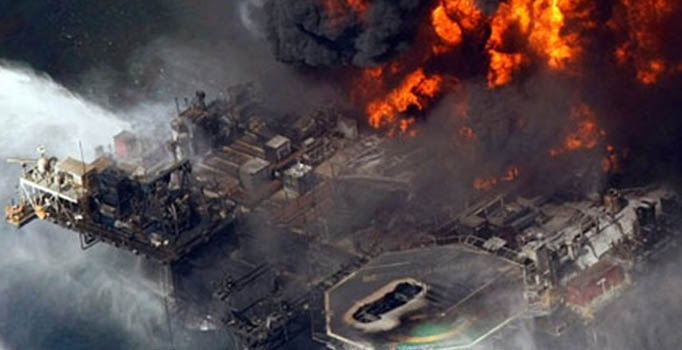 Hazar Denizi'nde petrol platformunda yangın çıktı