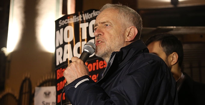 Londra'da cami saldırısı dayanışma toplantısına Jeremy Corbyn de katıldı