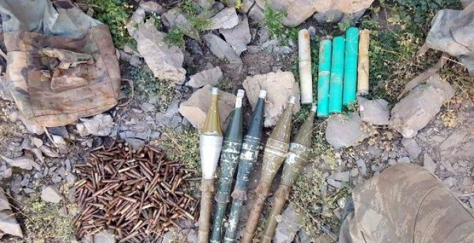 Hakkari’de terör örgütü PKK’ya ait çok sayıda mühimmat ele geçirildi