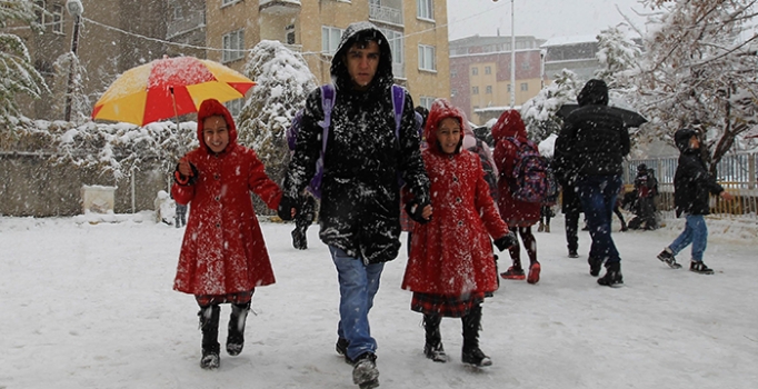 Bir kar tatili haberi de Burdur'dan | Yarın okullar tatil mi?
