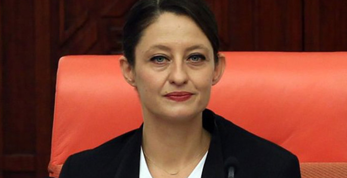 Son dakika! Şafak Pavey milletvekilliğinden istifa etti