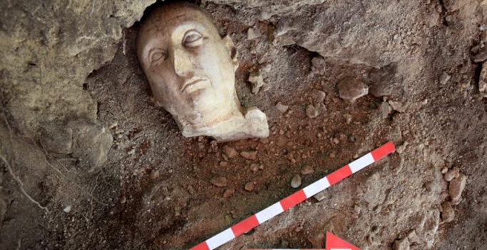 Side Antik Kenti'nde 3 yeni heykel bulundu