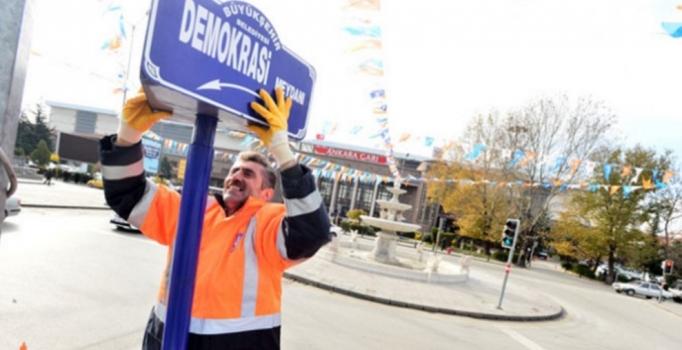 Ankara patlamasının yaşandığı meydana tabela asıldı