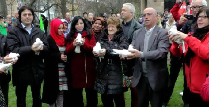 Almanya’da Türkler ve Almanlar birlikte barış güvercini uçurdular