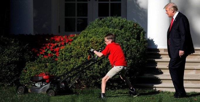 11 yaşındaki FX Beyaz Saray'da çim biçti