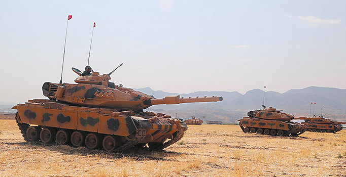 Sınırda tanklı mesaj