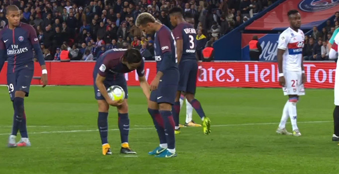 PSG'de Neymar ve Cavani krizi